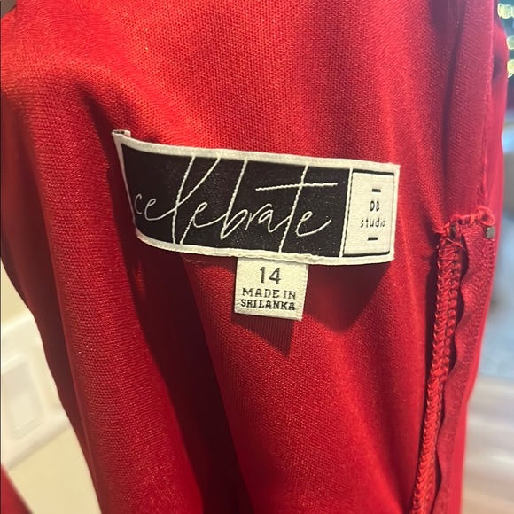 Elegant Red Sleeveless Maxi Dress - Picture 2 of 3